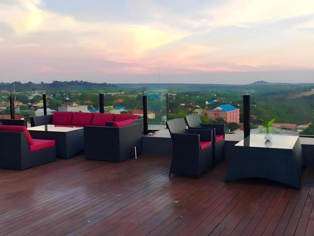 Yeak Loam Hotel Banlung Екстериор снимка