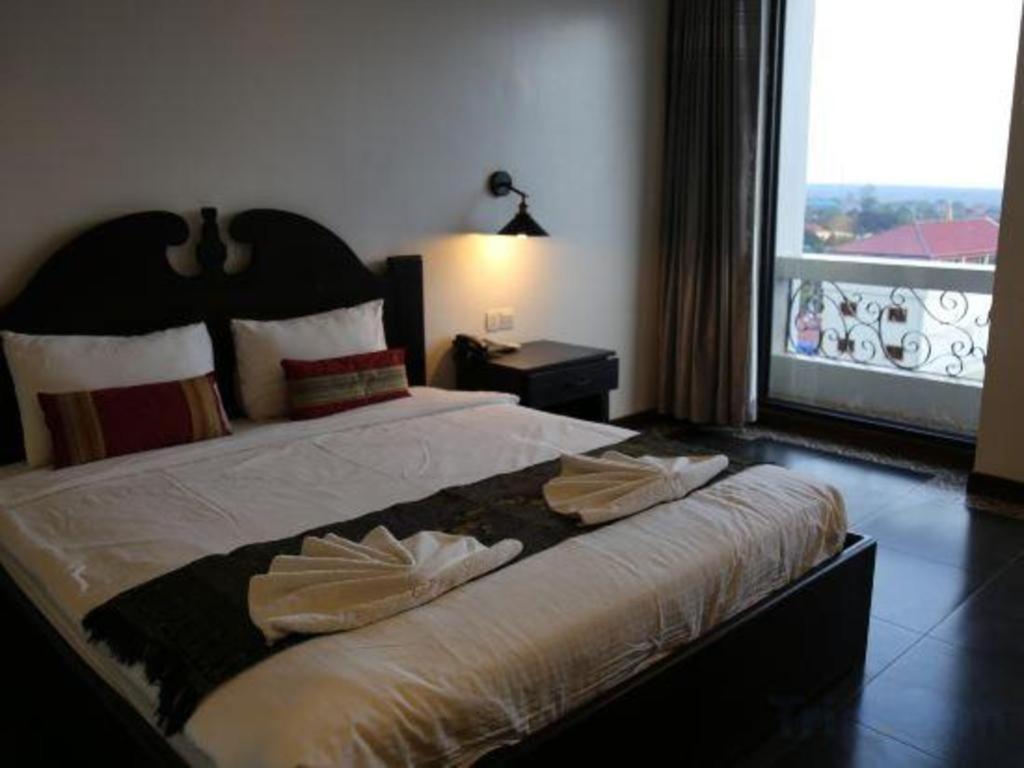 Yeak Loam Hotel Banlung Екстериор снимка