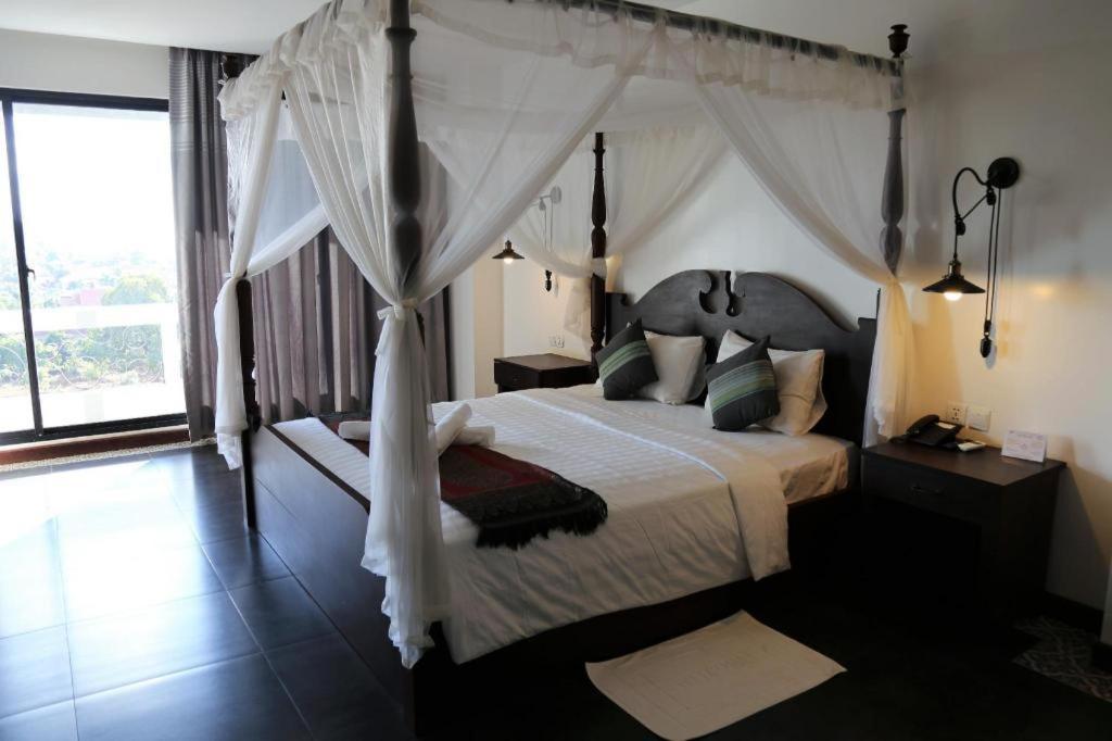Yeak Loam Hotel Banlung Екстериор снимка