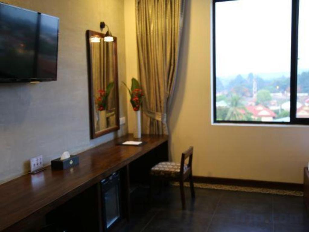 Yeak Loam Hotel Banlung Екстериор снимка