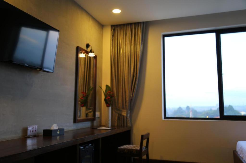 Yeak Loam Hotel Banlung Екстериор снимка