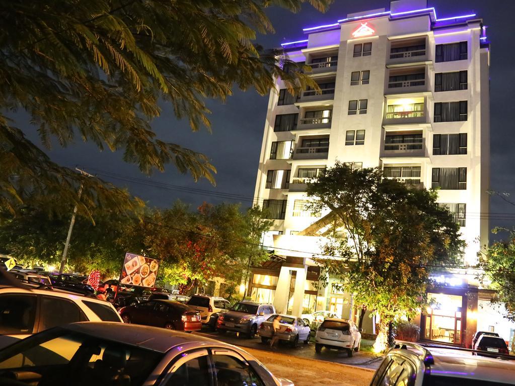 Yeak Loam Hotel Banlung Екстериор снимка